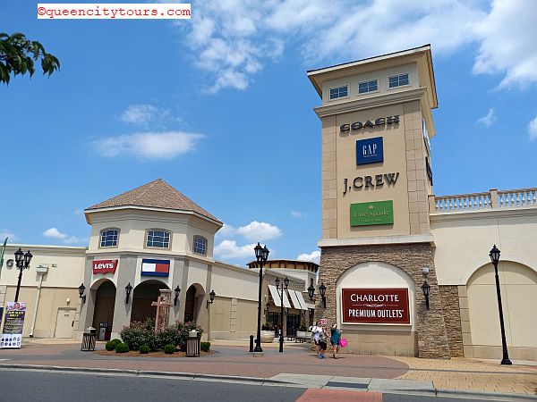 QCT Shop Til You Drop Holiday Shopping Trip Pic